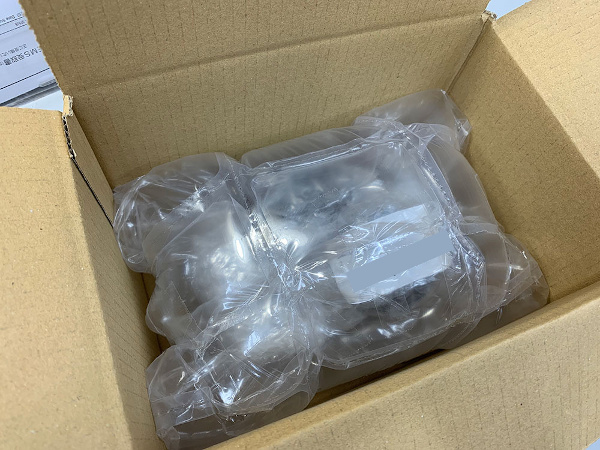 Air cushion is used for packing.